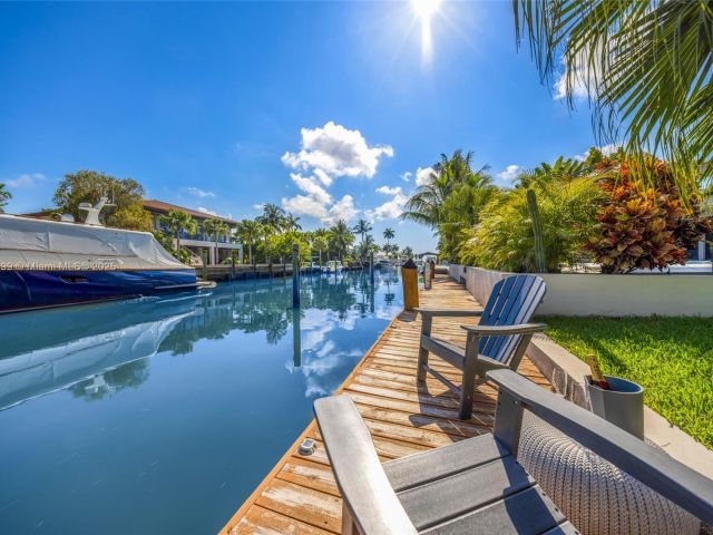 Продажа дома по адресу 1141 NE 90th St - фото 6121719