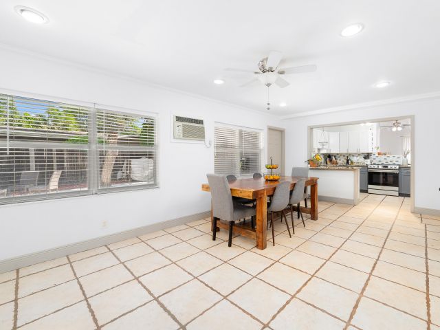 Продажа дома по адресу 2869 SW 13th Court - фото 5981600