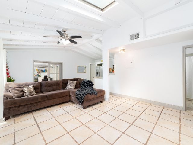 Продажа дома по адресу 2869 SW 13th Court - фото 5981606