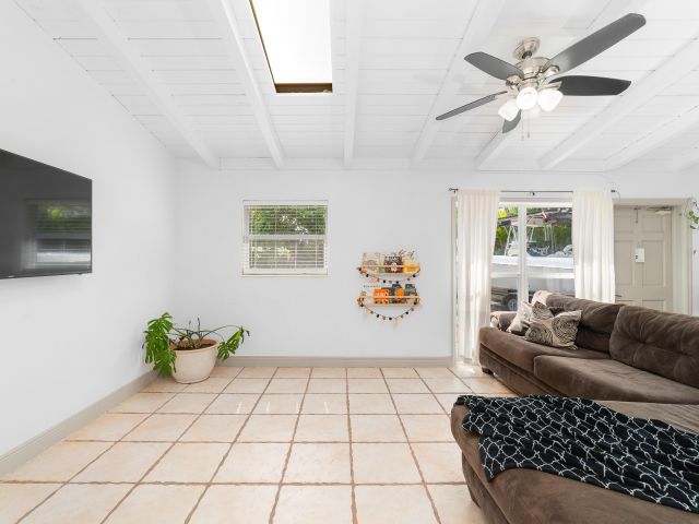 Продажа дома по адресу 2869 SW 13th Court - фото 5981607