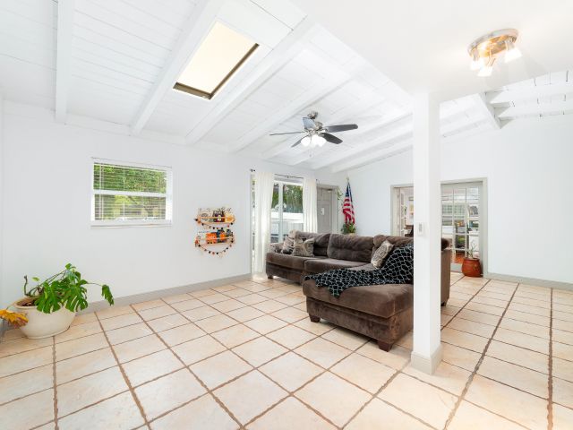 Продажа дома по адресу 2869 SW 13th Court - фото 5981608