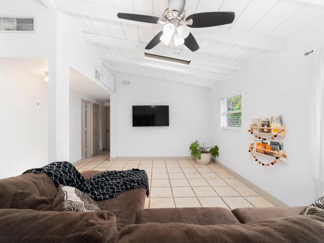 Продажа дома по адресу 2869 SW 13th Court - фото 5981609