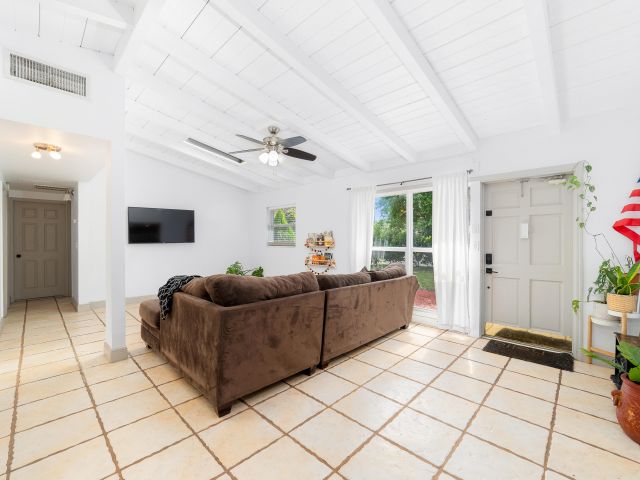 Продажа дома по адресу 2869 SW 13th Court - фото 5981610