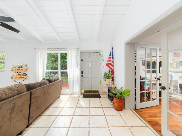 Продажа дома по адресу 2869 SW 13th Court - фото 5981613