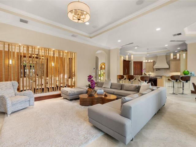 Продажа дома по адресу 441 Royal Plaza Dr - фото 6023965