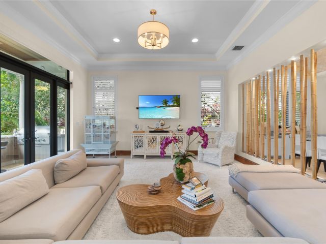 Продажа дома по адресу 441 Royal Plaza Dr - фото 6023966