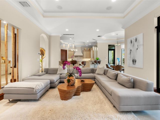 Продажа дома по адресу 441 Royal Plaza Dr - фото 6023967