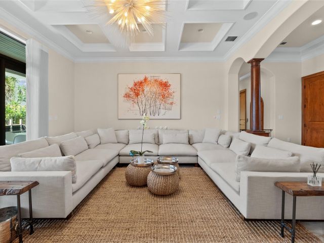 Продажа дома по адресу 441 Royal Plaza Dr - фото 6023969