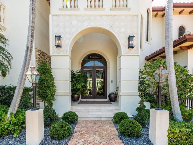 Продажа дома по адресу 441 Royal Plaza Dr - фото 6023976