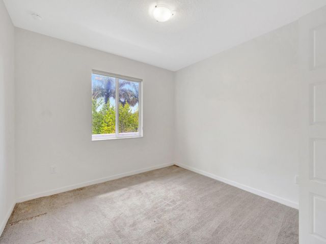 Дом в аренду по адресу 17624 SW 149th Pl - фото 5969245