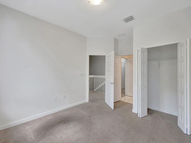 Дом в аренду по адресу 17624 SW 149th Pl - фото 5969250