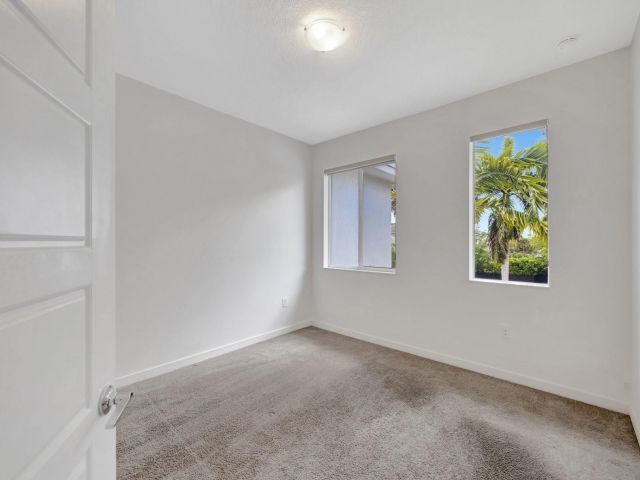 Дом в аренду по адресу 17624 SW 149th Pl - фото 5969251