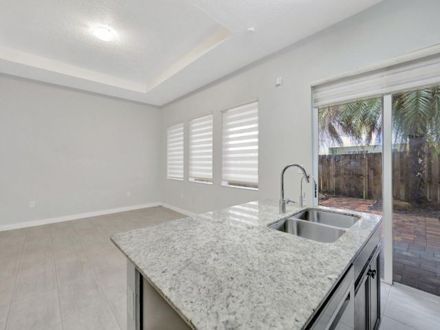 Дом в аренду по адресу 17624 SW 149th Pl - фото 5969260