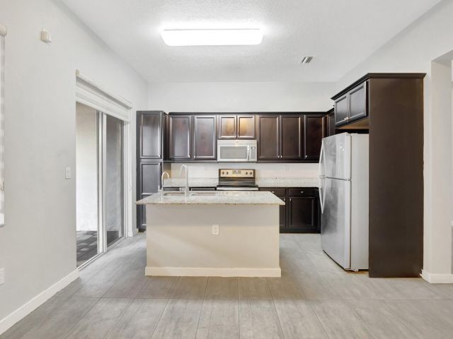 Дом в аренду по адресу 17624 SW 149th Pl - фото 5969262