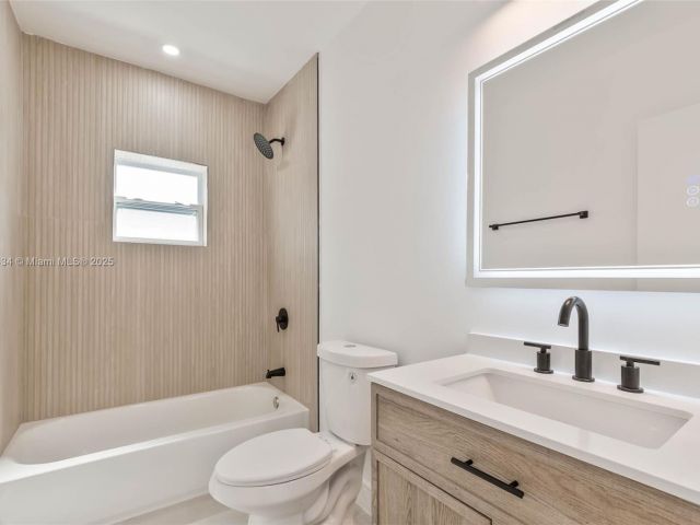 Продажа дома по адресу 583 NW 47th Ter - фото 6003897