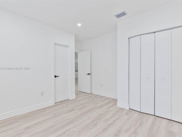 Продажа дома по адресу 583 NW 47th Ter - фото 6003900