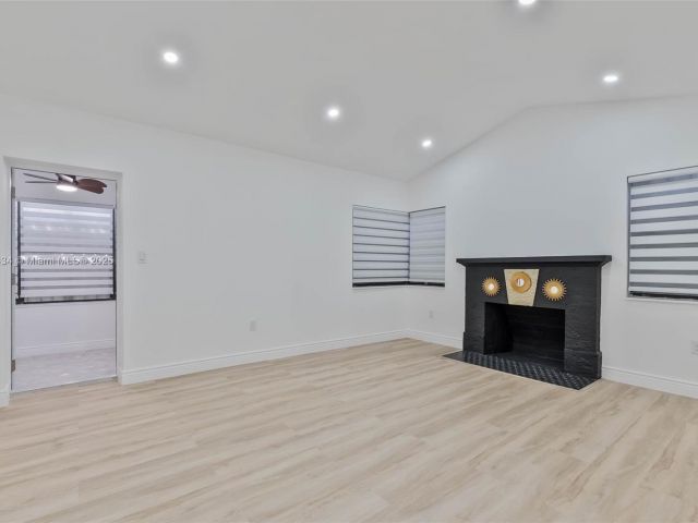 Продажа дома по адресу 583 NW 47th Ter - фото 6003901