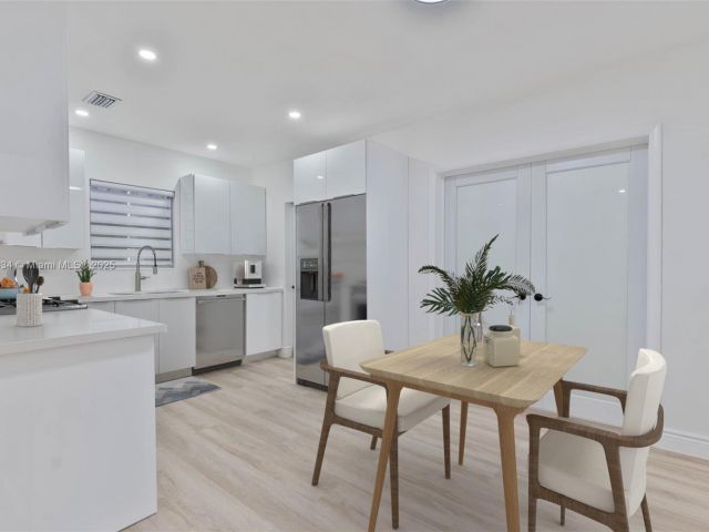 Продажа дома по адресу 583 NW 47th Ter - фото 6003907