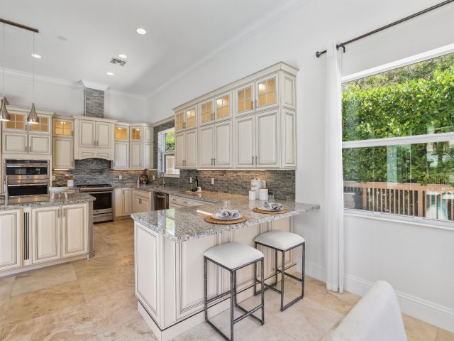 Продажа дома по адресу 1030 Rhodes Villa Avenue - фото 5878039