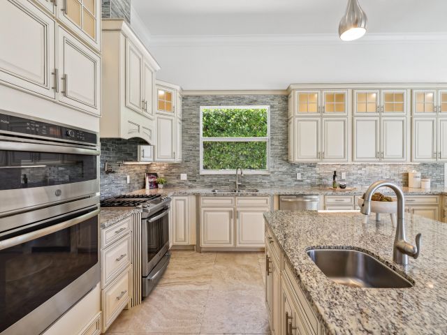 Продажа дома по адресу 1030 Rhodes Villa Avenue - фото 5878041