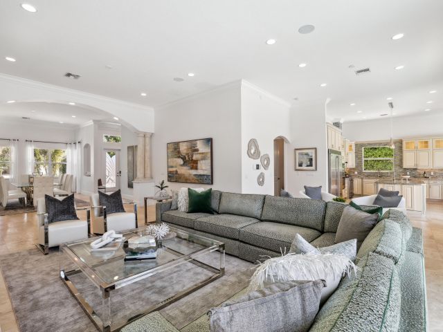 Продажа дома по адресу 1030 Rhodes Villa Avenue - фото 5878046