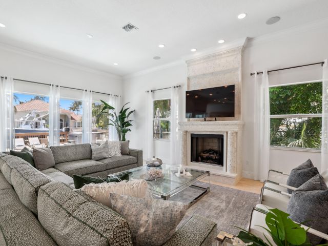 Продажа дома по адресу 1030 Rhodes Villa Avenue - фото 5878047