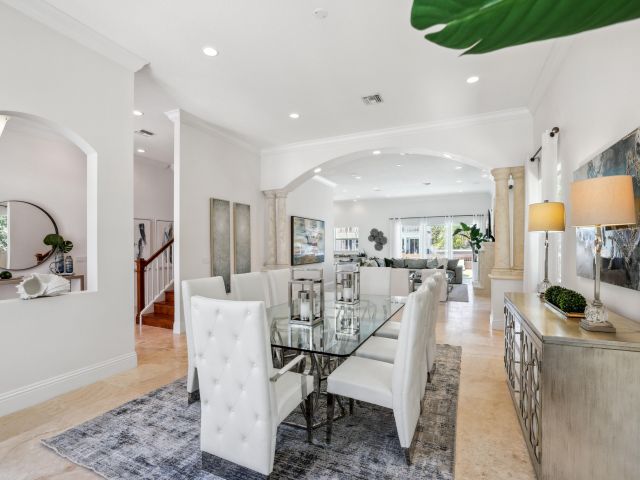 Продажа дома по адресу 1030 Rhodes Villa Avenue - фото 5878049