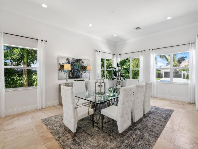 Продажа дома по адресу 1030 Rhodes Villa Avenue - фото 5878050