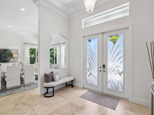 Продажа дома по адресу 1030 Rhodes Villa Avenue - фото 5878052