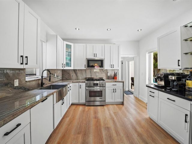 Продажа дома по адресу 5237 La Gorce Dr - фото 5872881