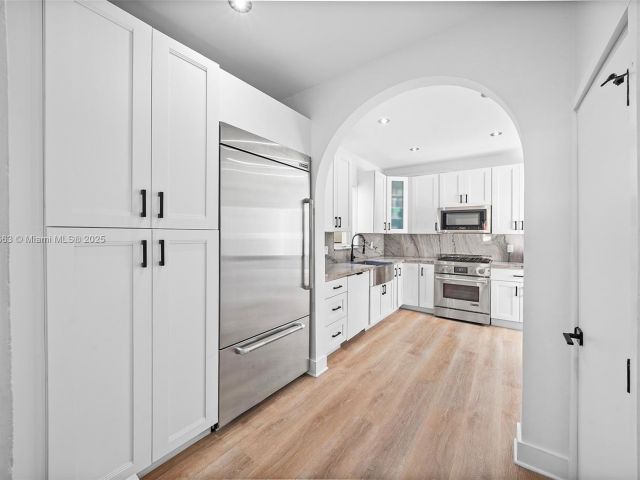 Продажа дома по адресу 5237 La Gorce Dr - фото 5872882