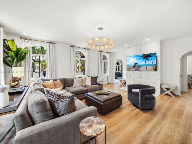 Продажа дома по адресу 5237 La Gorce Dr - фото 5872884