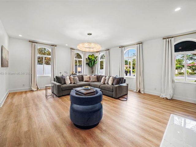 Продажа дома по адресу 5237 La Gorce Dr - фото 5872885