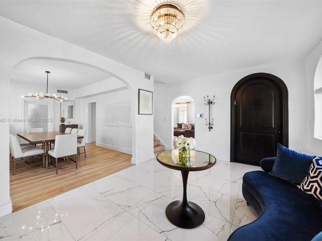 Продажа дома по адресу 5237 La Gorce Dr - фото 5872891