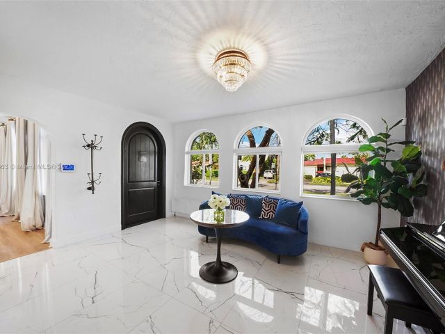 Продажа дома по адресу 5237 La Gorce Dr - фото 5872892