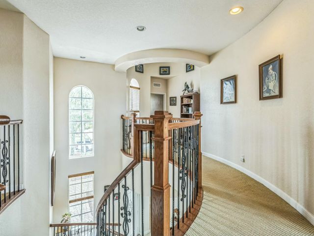 Продажа дома по адресу 694 Cresta Circle - фото 5864878