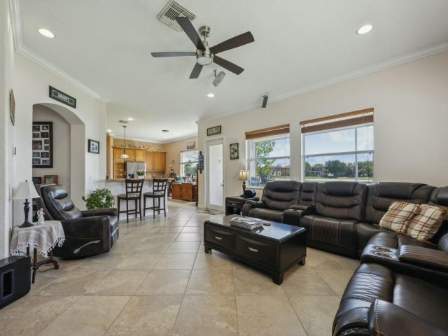 Продажа дома по адресу 694 Cresta Circle - фото 5864882