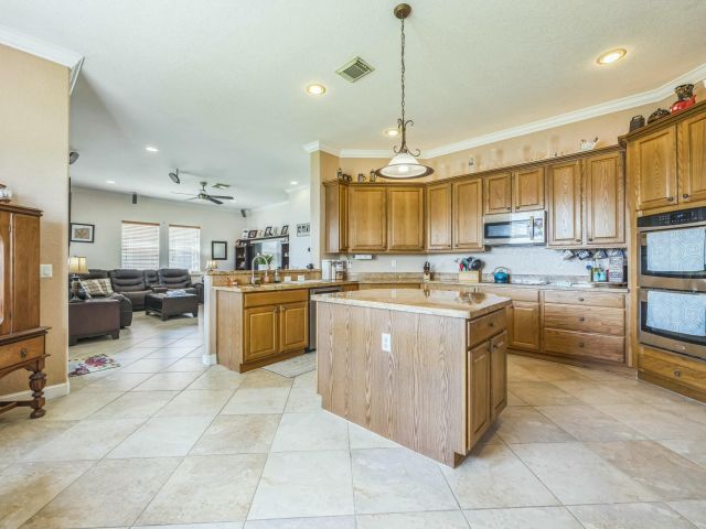 Продажа дома по адресу 694 Cresta Circle - фото 5864886