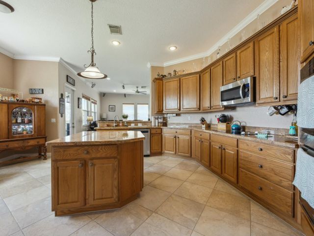 Продажа дома по адресу 694 Cresta Circle - фото 5864887