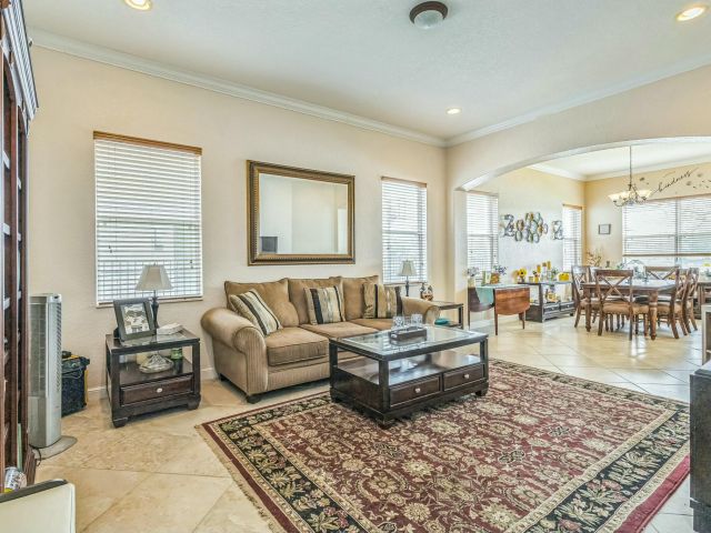 Продажа дома по адресу 694 Cresta Circle - фото 5864891