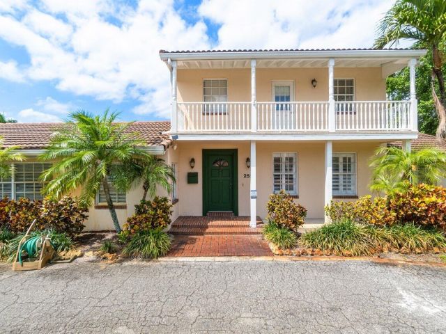 Продажа дома по адресу 255 Russlyn Drive - фото 5865814