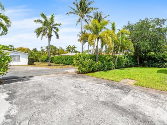 Продажа дома по адресу 255 Russlyn Drive - фото 5865815