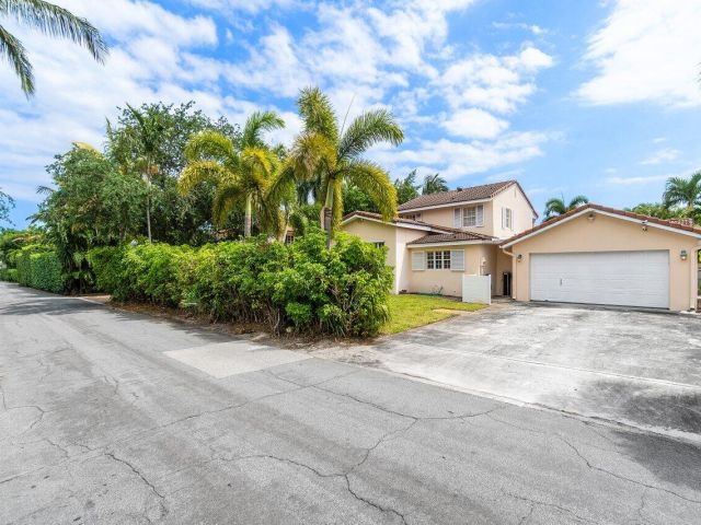 Продажа дома по адресу 255 Russlyn Drive - фото 5865818