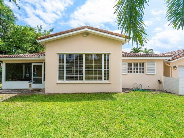 Продажа дома по адресу 255 Russlyn Drive - фото 6300308