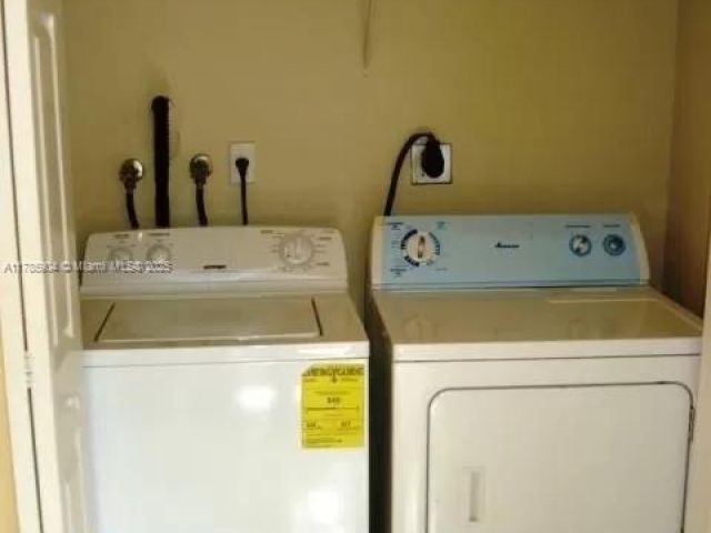 Дом в аренду по адресу 2540 NE 41st Ter - фото 5870933