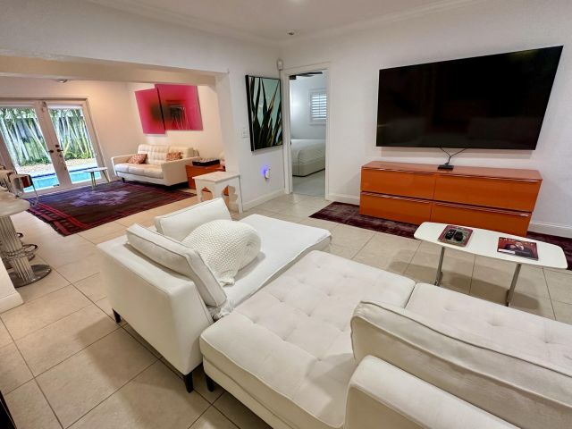 Дом в аренду по адресу 801 NW 6th Drive - фото 5954182