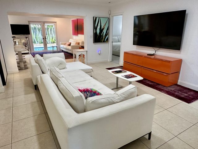 Дом в аренду по адресу 801 NW 6th Drive - фото 5954187