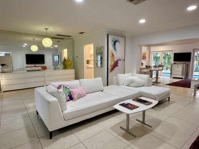 Дом в аренду по адресу 801 NW 6th Drive - фото 5954188