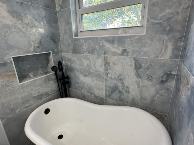 Дом в аренду по адресу 801 NW 6th Drive - фото 5954194