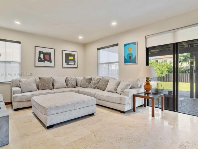 Продажа дома по адресу 10075 NW 86th Ter - фото 5859556